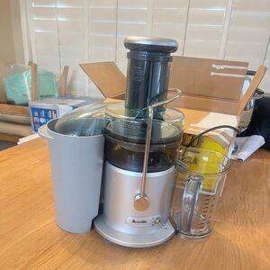 Breville Juice Fountain Plus Juicer - Gray and Silver